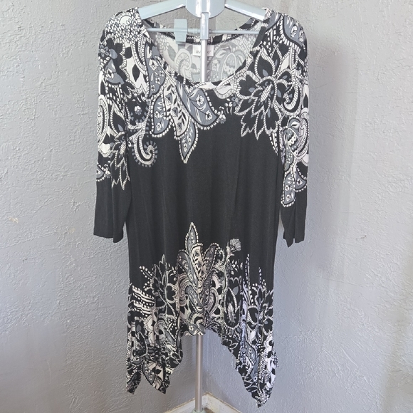 Avenue Asymetrical Paisley Floral Pattern Top - Picture 1 of 9